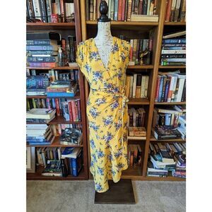 Yumi Kim midtown dress in daisy bouquet silk wrap style assymetrical hem szS euc